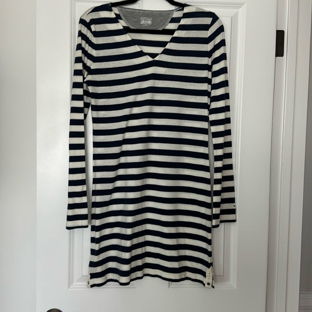 V-neck striped long sleeve tee shirt